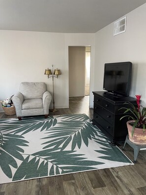 Interior - The Bird Nest 2-bedroom central & safe for families close to Sanford, VA, & Zoo (Sioux Falls)