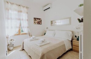 3 slaapkamers, een strijkplank/strijkijzer, wifi, beddengoed