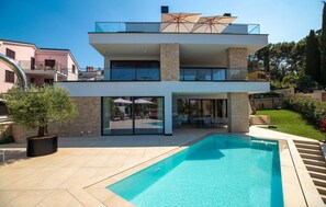 A heated pool - Lovely home in Rovinj with sauna (Rovinj)