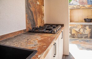 Refrigerador, horno, lavavajillas y cafetera y tetera