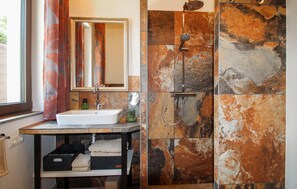 Shower, hair dryer - Gorgeous home in Ehrenhausen (Ehrenhausen)