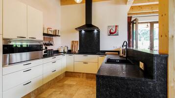 Fridge, stovetop, dishwasher, coffee/tea maker