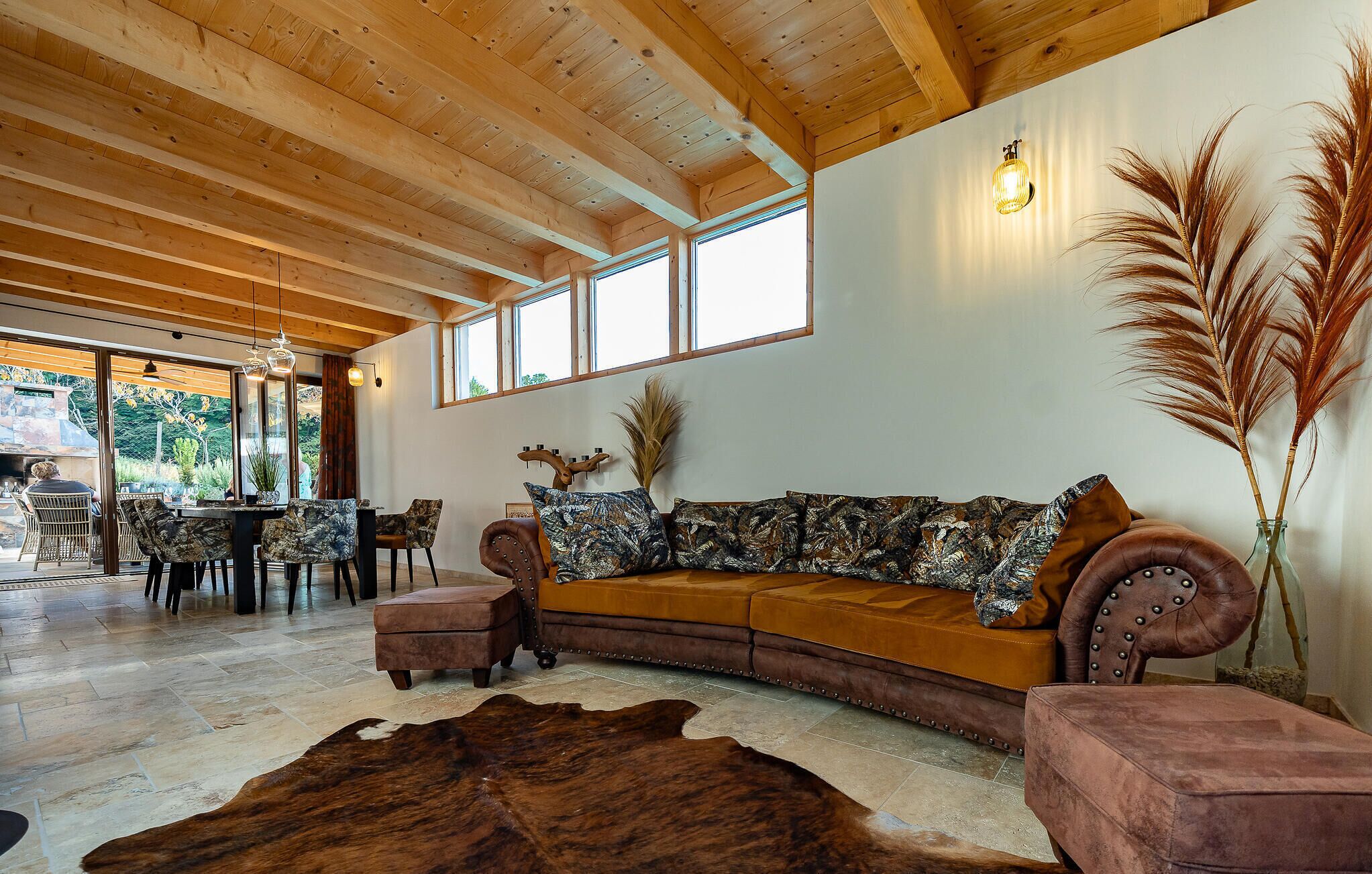 Smart TV, fireplace, table tennis