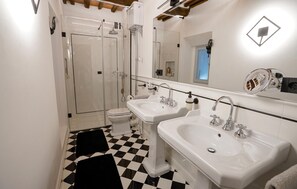 Een douche, een haardroger