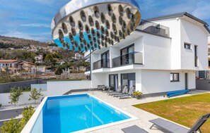 Et oppvarmet basseng