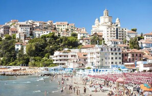 Beach - Amazing home in Imperia with WiFi (Imperia)