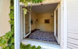 1 bedroom, travel crib, free WiFi