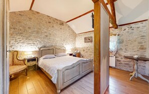 6 Schlafzimmer, Bügeleisen/Bügelbrett, kostenloses WLAN