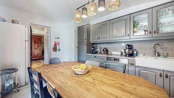 Réfrigérateur, four, lave-vaisselle