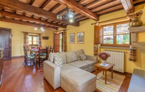 Fireplace - Nice home in Monte S.Maria Tiberina (Monte S.Maria Tiberina)