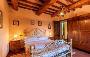 2 bedrooms, travel cot, free WiFi