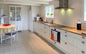 Frigorifero, forno, piano cottura, lavastoviglie