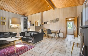 TV, fireplace, ping pong