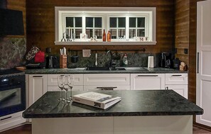 Fridge, oven, dishwasher, coffee/tea maker