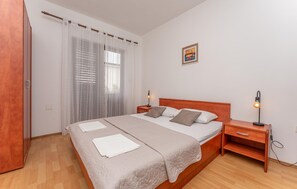 2 soverom, reiseseng for barn, wi-fi (inkludert) og sengetøy