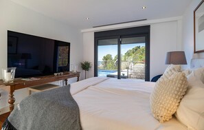 7 bedrooms, free WiFi, bed sheets