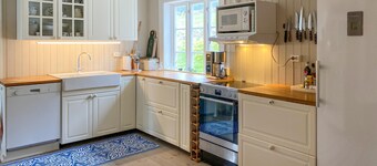 Stunning home in Runde with WiFi