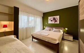 3 chambres, fer et planche à repasser, Wi-Fi gratuit