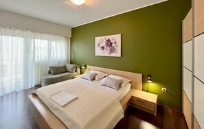 3 chambres, fer et planche à repasser, Wi-Fi gratuit, draps fournis