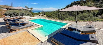 Amazing home in Xylokastro with house a mountain view