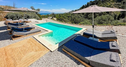 Amazing home in Xylokastro with house a mountain view