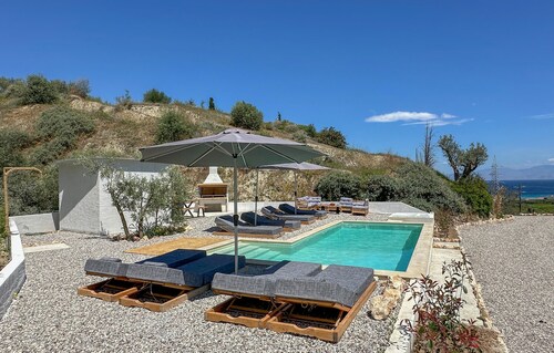 Amazing home in Xylokastro with WiFi