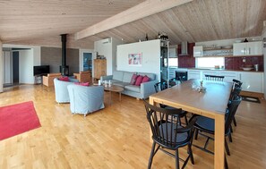 TV, fireplace - 4 bedroom nice home in Båstad (Båstad)