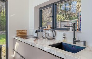 Fridge, oven, dishwasher, coffee/tea maker