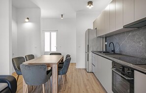 Refrigerador, horno, parrilla de estufa y lavavajillas 