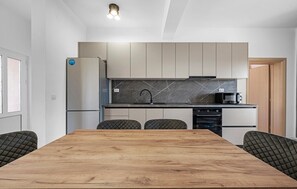 Refrigerador, horno, placa de cocina, lavavajillas
