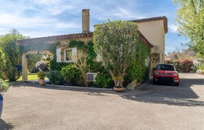 Property grounds - Stunning home in Saint-Raphaël (Saint-Raphaël)
