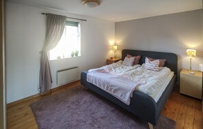 3 bedrooms, travel cot, free WiFi
