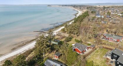 2 bedroom stunning home in Knebel