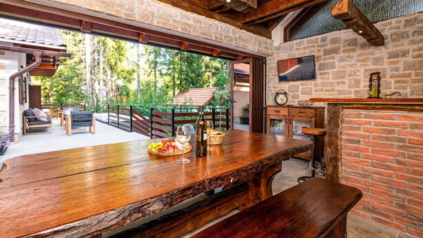 Outdoor dining - Stunning home in Mrkopalj with sauna (Mrkopalj)