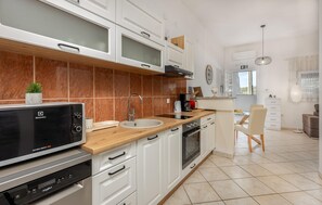 Réfrigérateur, four, plaque de cuisson, lave-vaisselle