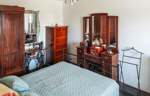 2 bedrooms, iron/ironing board, free WiFi