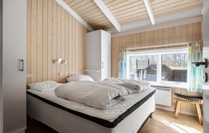 4 bedrooms, travel cot, free WiFi