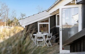 Outdoor dining - Gorgeous home in Otterup with sauna (Otterup)