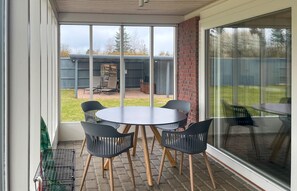 Outdoor dining - Cozy home in Fårevejle (Fårevejle)