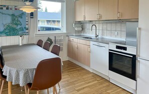 Fridge, dishwasher, coffee/tea maker