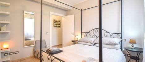 2 makuuhuonetta, silitysrauta/-lauta, ilmainen Wi-Fi