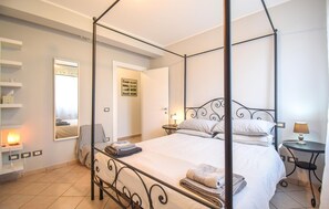 2 bedrooms, iron/ironing board, free WiFi