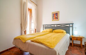 4 slaapkamers, reisbedje, gratis wifi, beddengoed