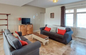 Fernseher, Kamin, DVD-Player