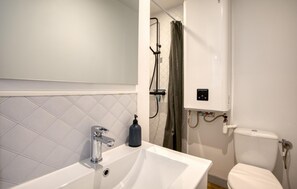 Shower - Pet friendly apartment in Le Château-d'Oléron (Le Château-d'Oléron)