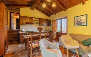 Fireplace - Amazing home in Monte S.Maria Tiberina (Monte S.Maria Tiberina)