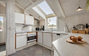 Jääkaappi, uuni, liesi, astianpesukone