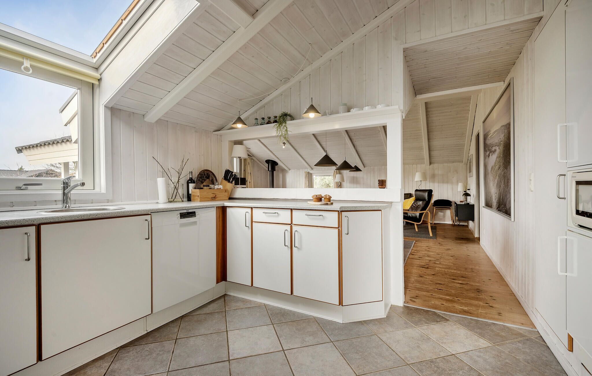 Frigorífico, horno, placa de cocina y lavavajillas