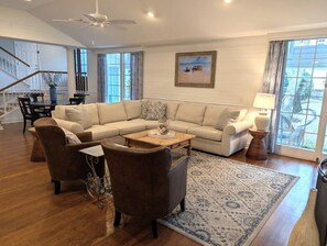 TV, tavolo da ping pong