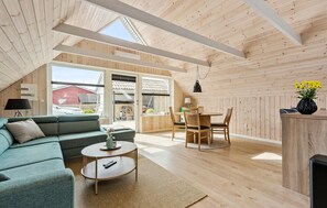 Smart TV, fireplace - Cozy home in Hemmet with WiFi (Hemmet)